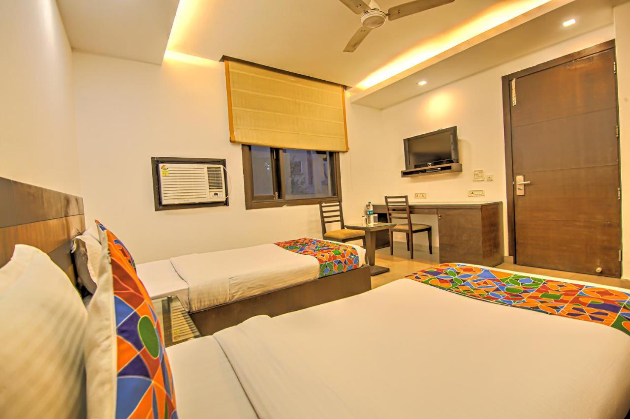 Fabexpress Le Grand Hotel New Delhi Exterior photo